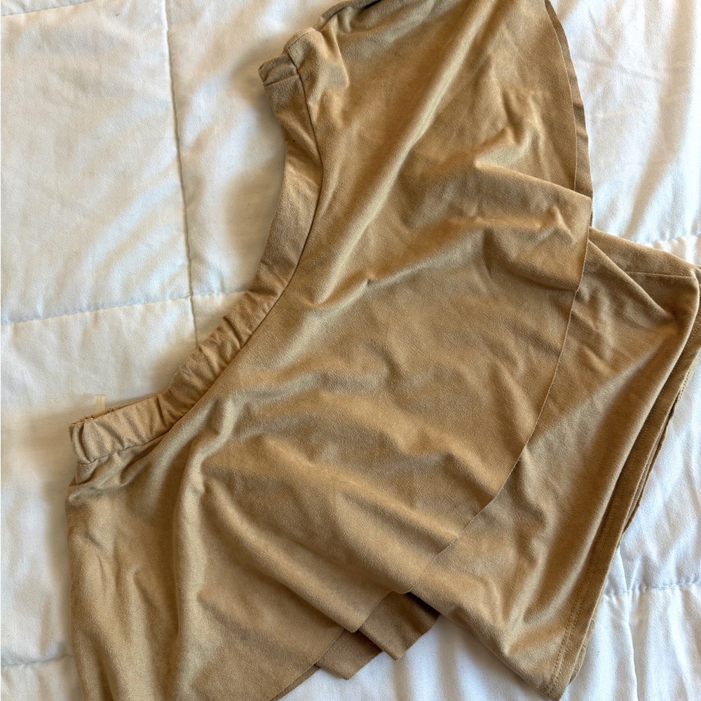 Off-Shoulder Ruffle Top in Camel 🐪 - Picture 3 of 6